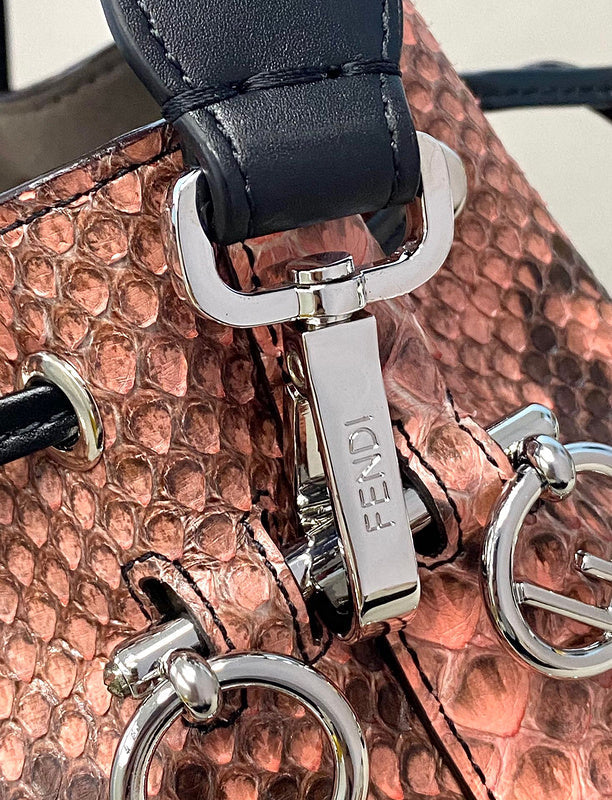 Ziva's Charm handbag – detail view (12cm*18cm*10cm)