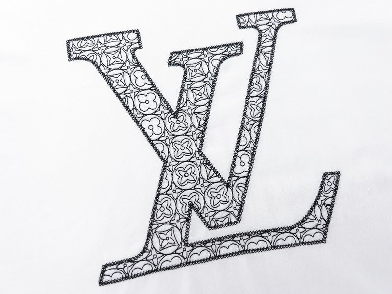 Full styled look of Louis Vuitton cotton t-shirt with everyday silhouette