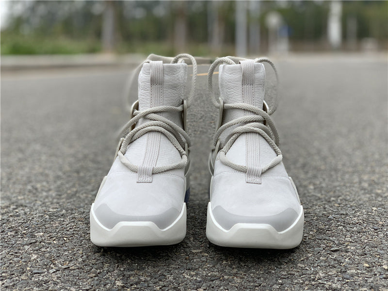 Nike Men's & Women's Premium Low-Top Trainers — Style 097 detail view