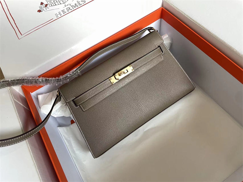  refined everyday bag detail view showing craftsmanship 14