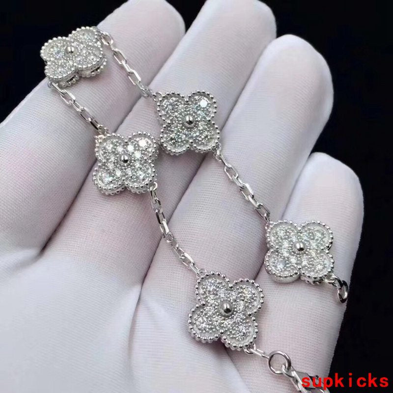Close-up detail view of Van Cleef & Arpels unisex jewelry piece