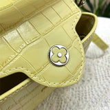  handbag interior and compartment view 15