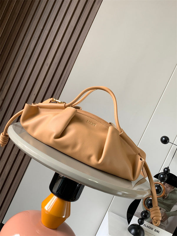 Ziva's Charm handbag – close-up view (35cm*21cm*11.5cm)