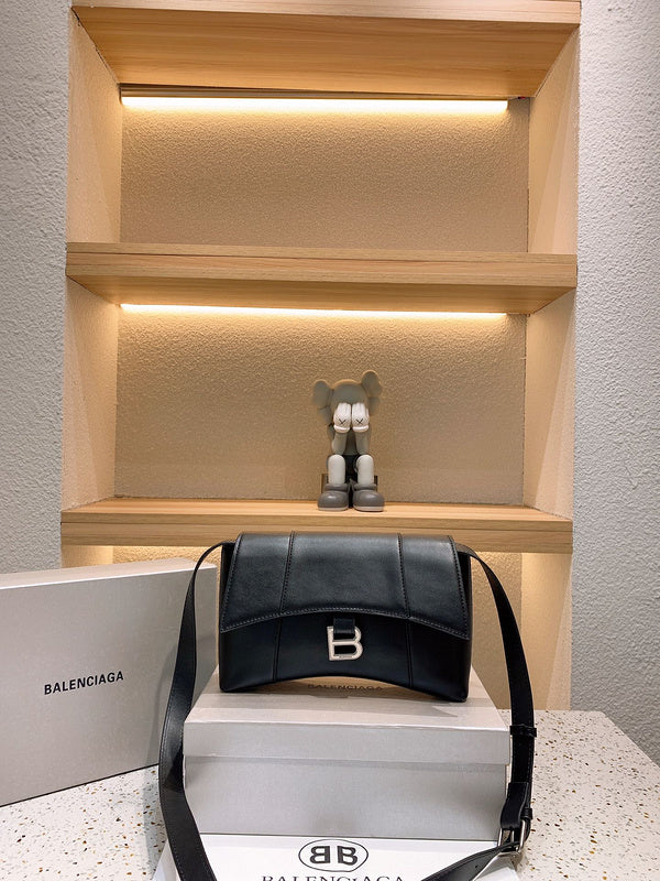 Ziva's Charm handbag – interior view (one versatile size)