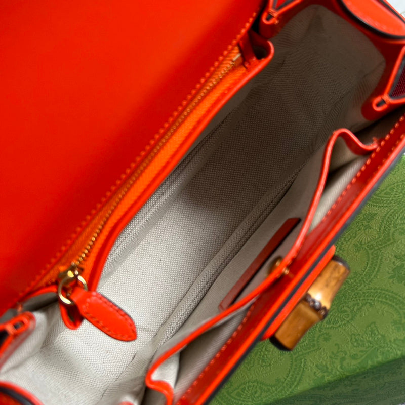 Side profile of premium modern women's handbag – women's everyday handbag