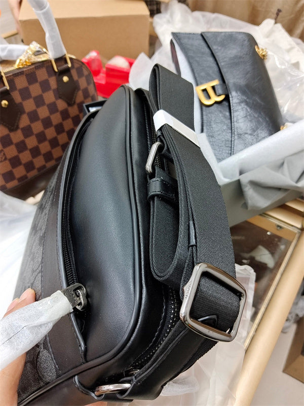  structured bag interior and compartment view