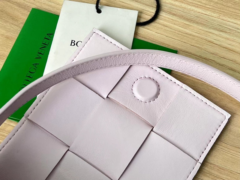 Elegant Vegan Leather Handbag - Everyday Elegance | Women's Fashion Handbag #1666 - texture close-up (image 9) of designer-inspired handbag