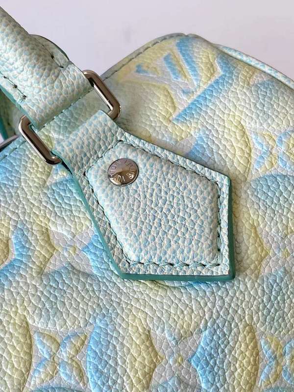 Handle and strap detail of classic premium women's handbag – women's designer-style accessory