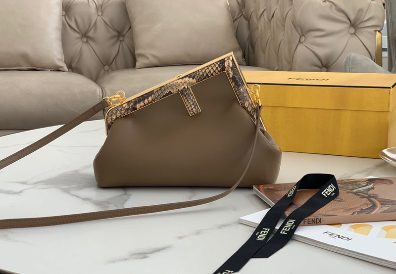 Ziva's Charm handbag – detail view (26cm*18cm*9.5cm)