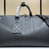  Graceful shopper bag carried on shoulder