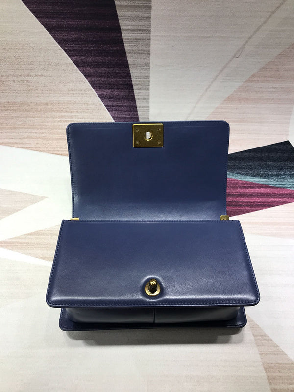  women's handbag, mid design, view 2