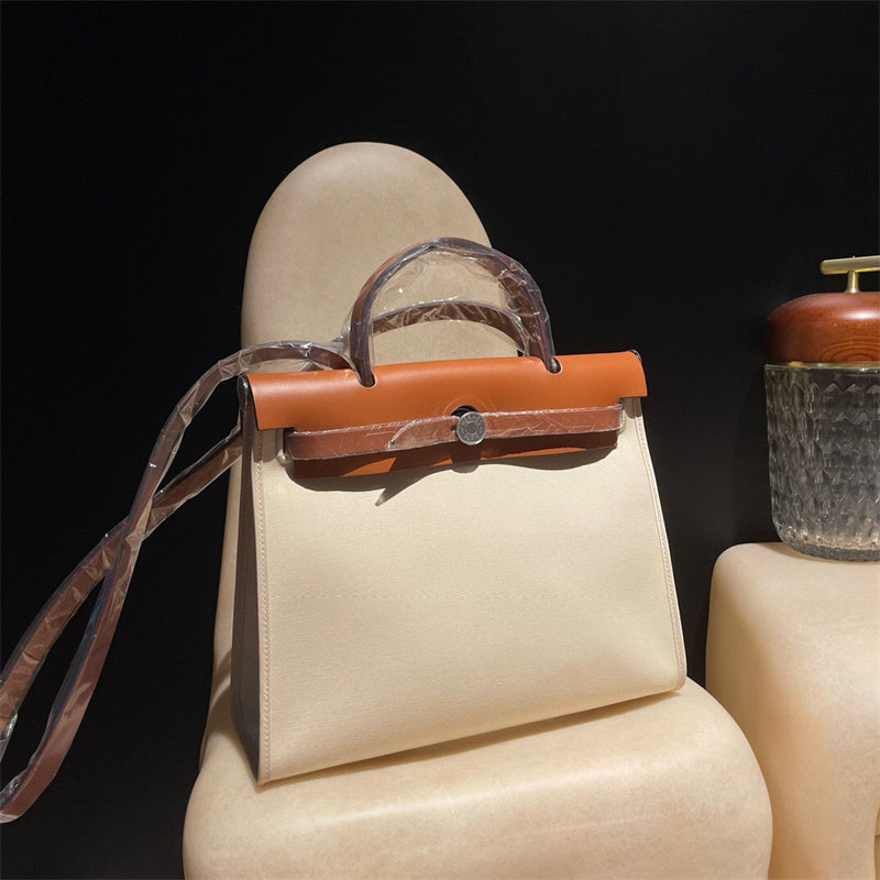  Refined everyday bag carried on shoulder