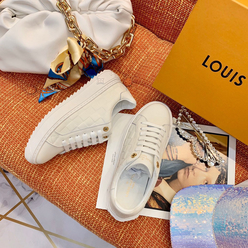 Back view of Louis Vuitton luxury piece style No.044
