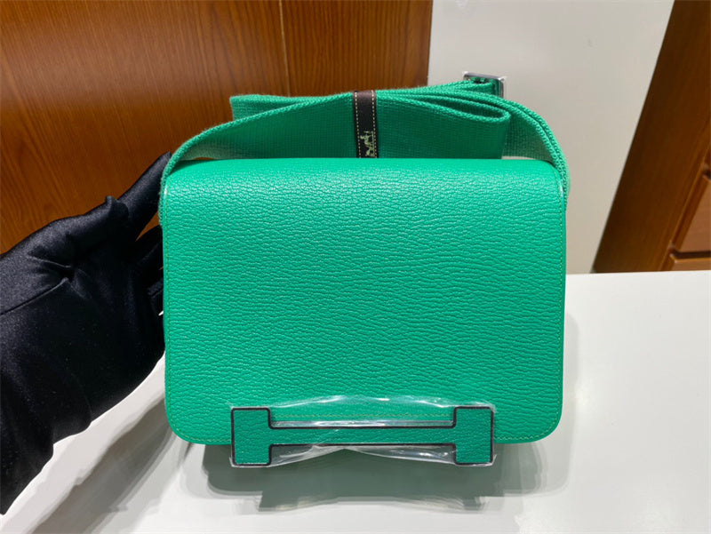 Sophisticated handbag styled for everyday wear