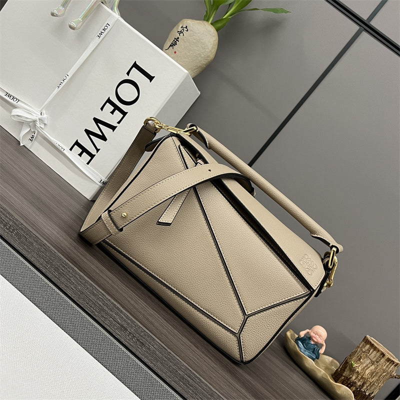  shoulder bag interior and compartment view 21