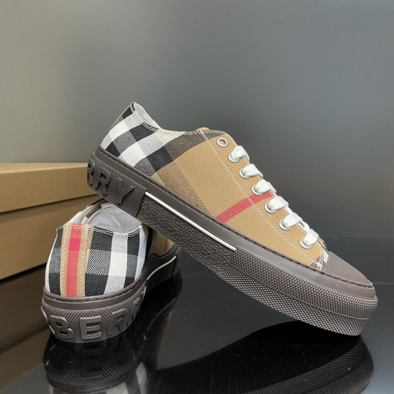 Burberry shoes Style 339 - sole and craftsmanship detail
