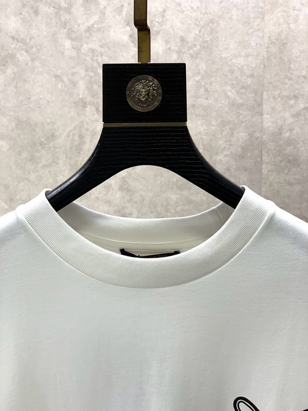 Full styled look of Louis Vuitton cotton t-shirt with everyday silhouette