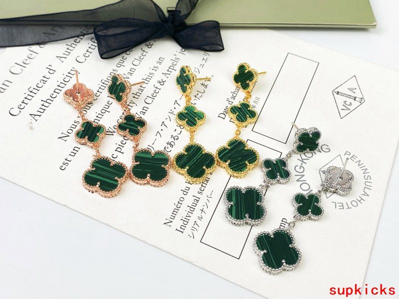 Side view of Van Cleef & Arpels unisex jewelry piece