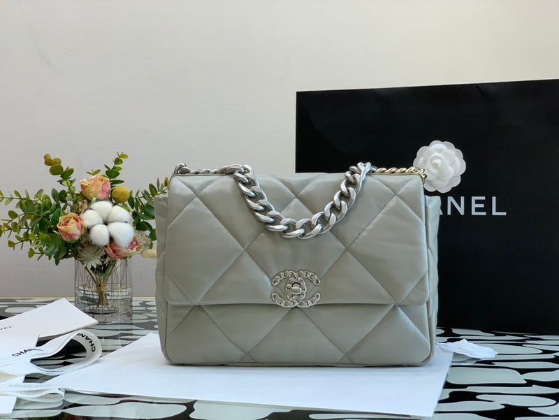  women's handbag, spacious design, view 1