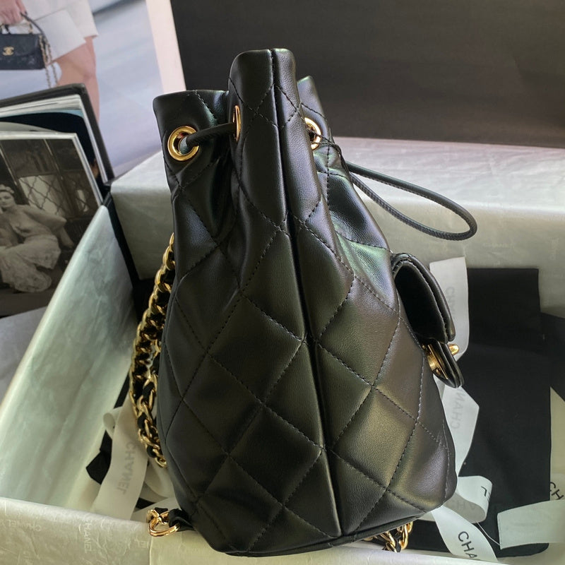 Ziva's Charm handbag – close-up view (one versatile size)