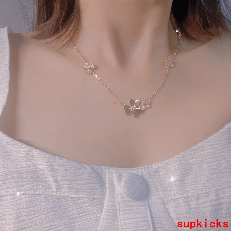 Front view of Van Cleef & Arpels unisex jewelry piece