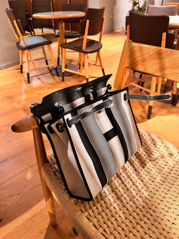  Effortless shoulder bag carried on shoulder