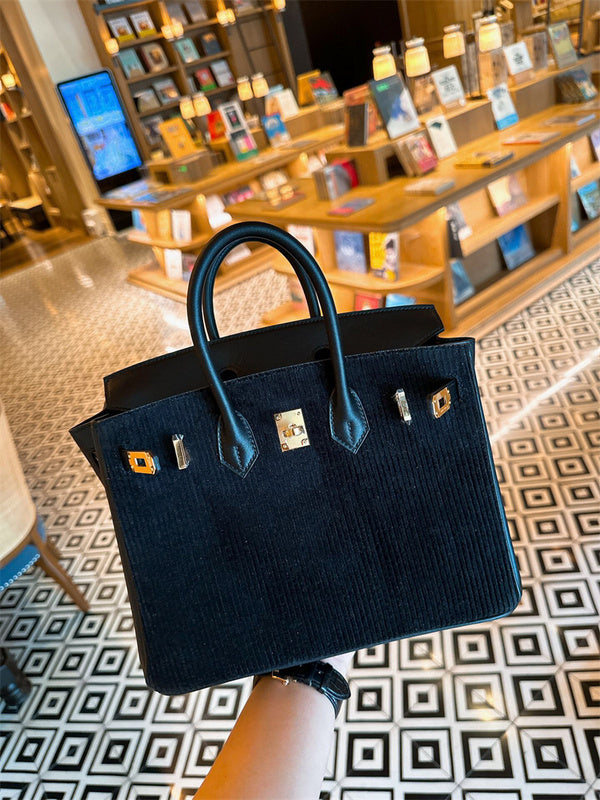  Graceful everyday bag front view 7