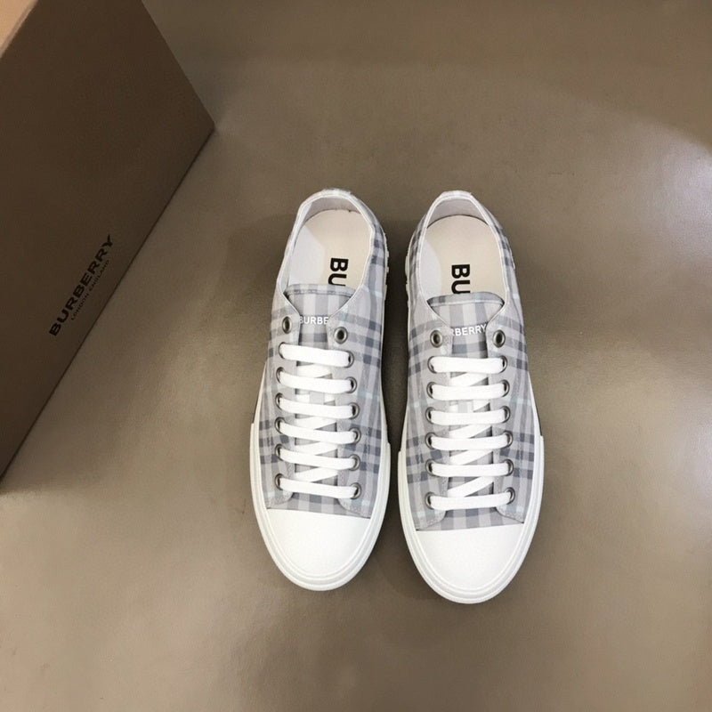 Burberry shoes Style 301 - logo and branding close-up