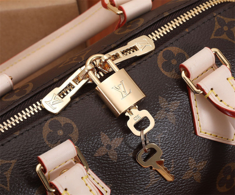  sophisticated shopper bag styled with outfit 18