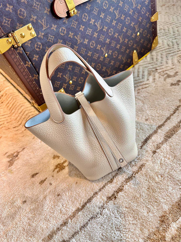  Tailored shoulder bag carried on shoulder