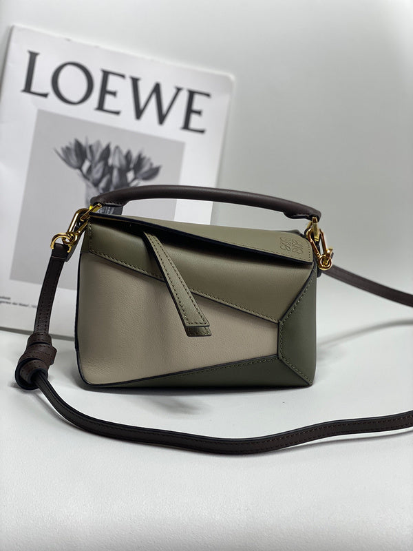 Ziva's Charm handbag – front view (18cm*12.5cm*8cm)