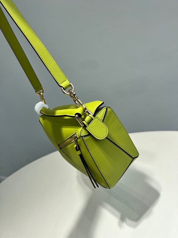 Ziva's Charm handbag – product shot (24cm*16.5cm*10.5cm)