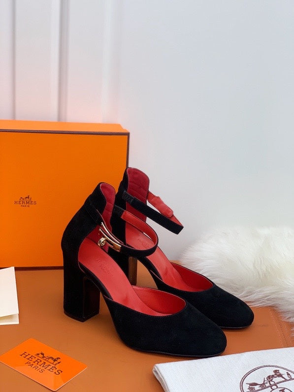 Hermès Camel Ankle Boots - Side Profile View
