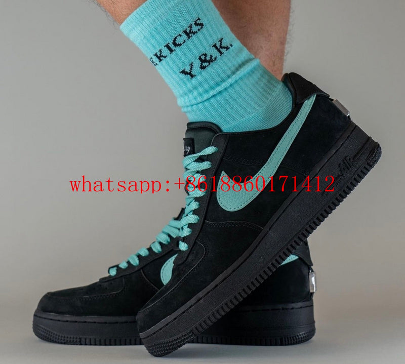 Nike all-black luxury sneakers view 5 everyday casual design