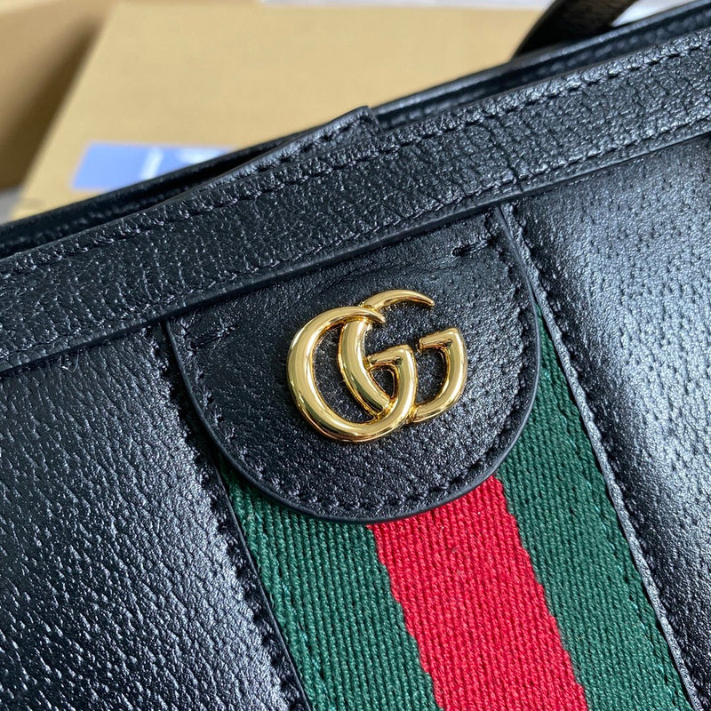 Handle and strap detail of elevated chic women's handbag – women's everyday handbag