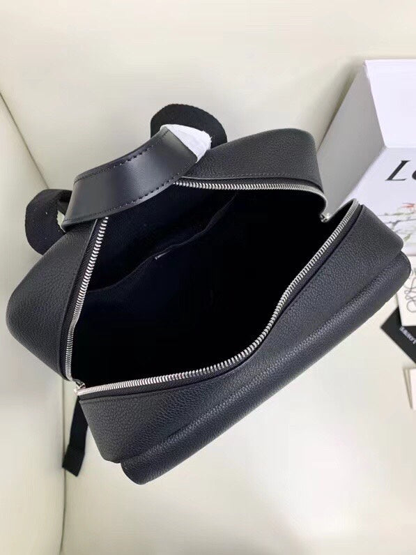 Ziva's Charm handbag – detail view (39cm*28cm*11cm)