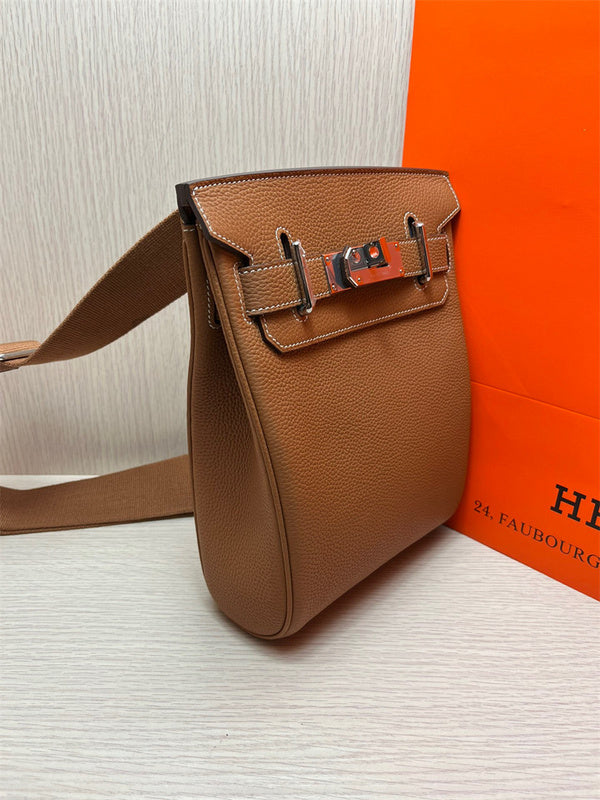  refined tote bag detail view showing craftsmanship 14