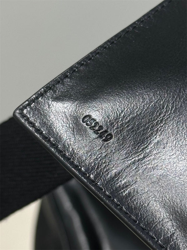 Ziva's Charm handbag – detail view (50cm*31cm*20cm)