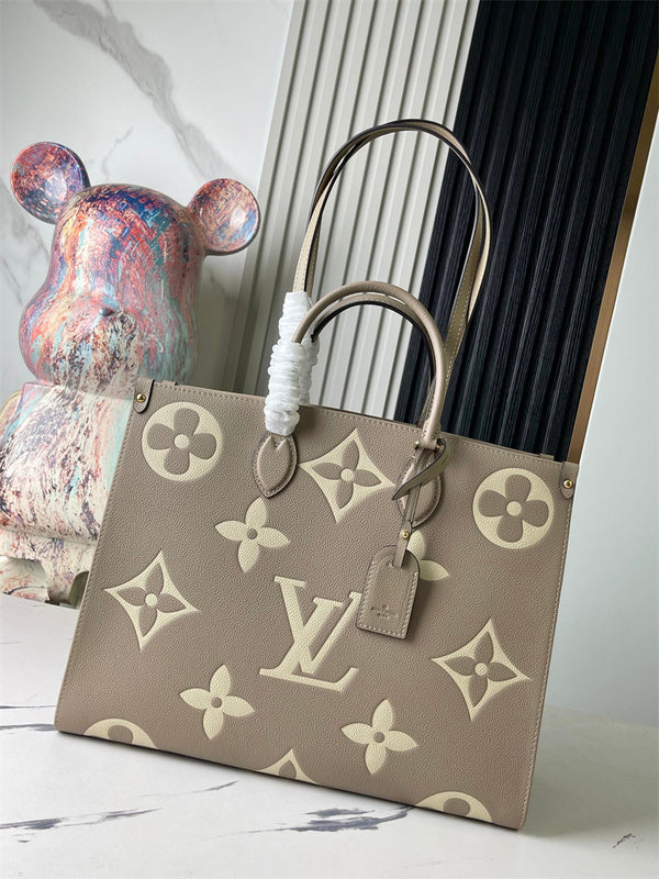  shoulder bag interior and compartment view 21