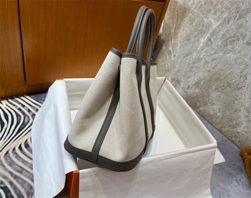  everyday bag interior and compartment view 9