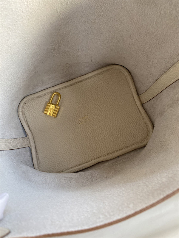 Sophisticated handbag styled for everyday wear
