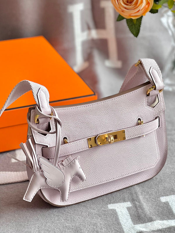  modern carryall bag detail view showing craftsmanship 8