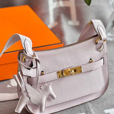  modern carryall bag detail view showing craftsmanship 8