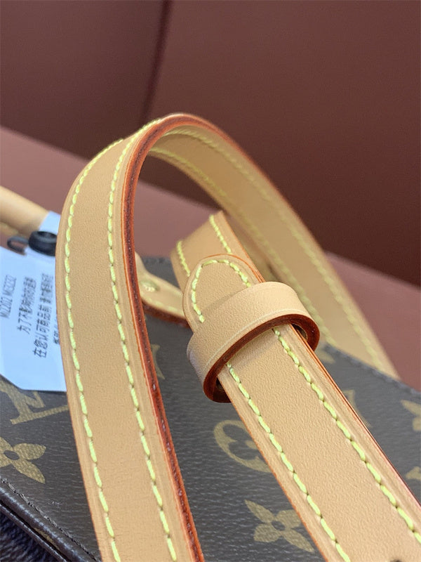  everyday bag interior and compartment view 9