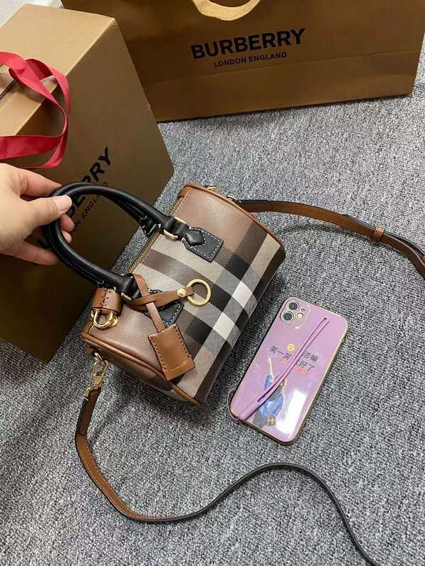 Ziva's Charm handbag – front view (one versatile size)