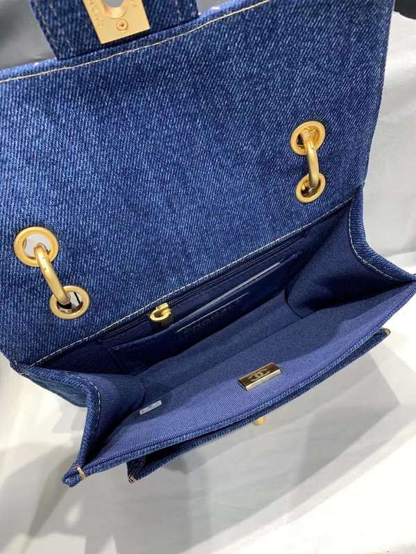 Zivas Charm Chic Craftsmanship Luxury Handbag (Contemporary Shape Language) – Interior View