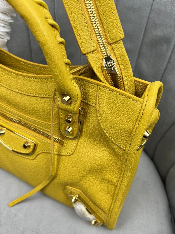 Zivas Charm Refined Everyday Style Fashion Handbag (Refined Modern Silhouette) – Close-Up Detail