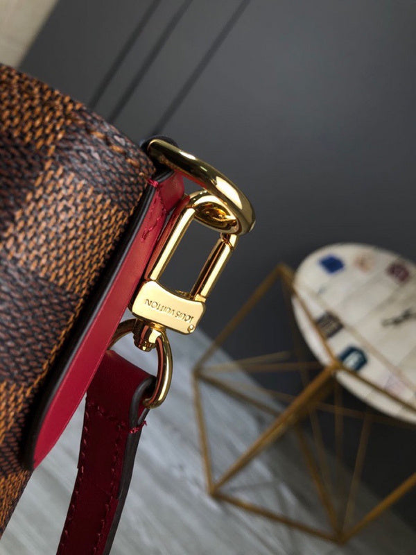 Handle and strap detail of premium statement women's handbag – women's luxury handbag