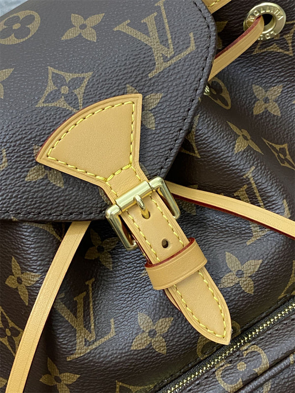  crossbody bag close-up of hardware and finish