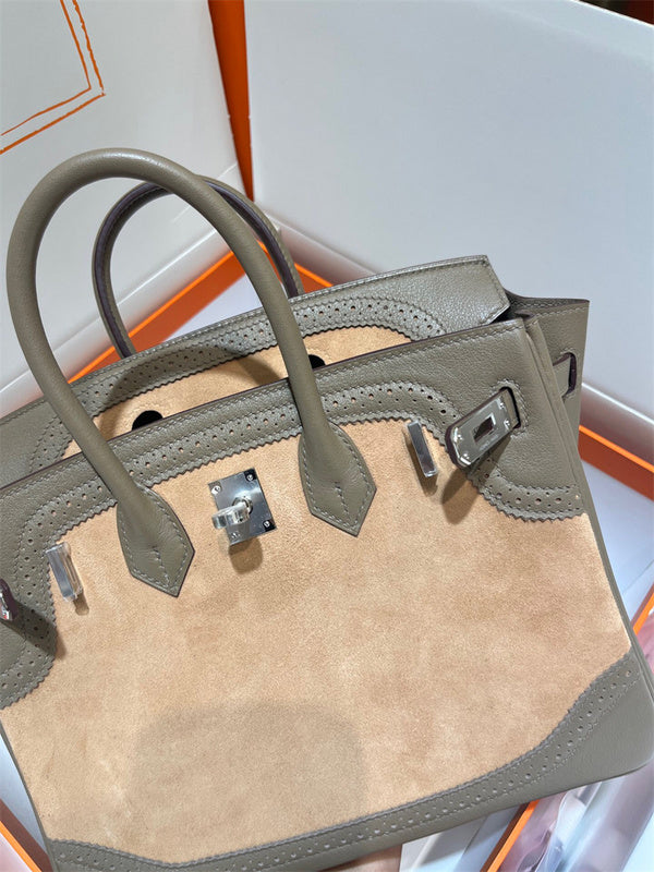  versatile tote bag detail view showing craftsmanship 8